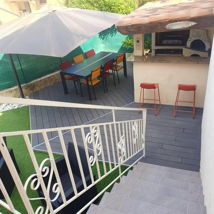 Joli Haut De Villa 3 Chambres Climatise Avec Jacuzzi Marignane Bagian luar foto