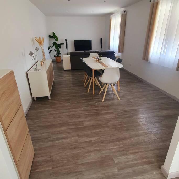 Joli Haut De Villa 3 Chambres Climatise Avec Jacuzzi Marignane Bagian luar foto