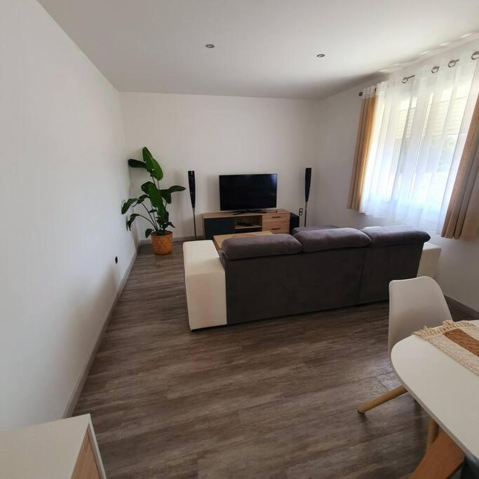 Joli Haut De Villa 3 Chambres Climatise Avec Jacuzzi Marignane Bagian luar foto