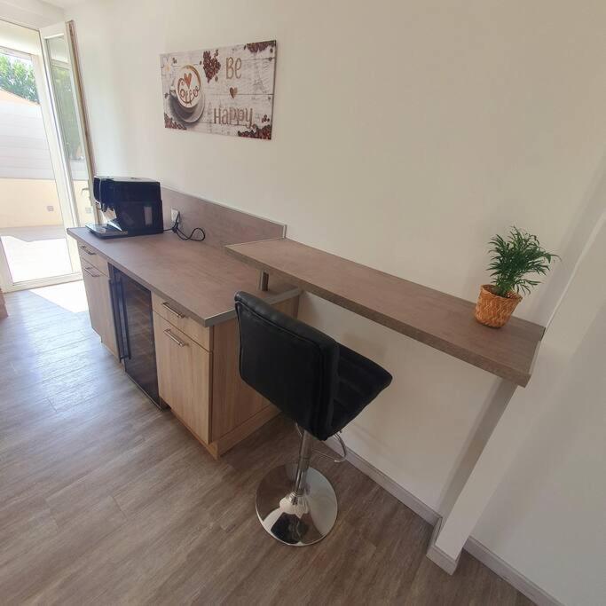 Joli Haut De Villa 3 Chambres Climatise Avec Jacuzzi Marignane Bagian luar foto