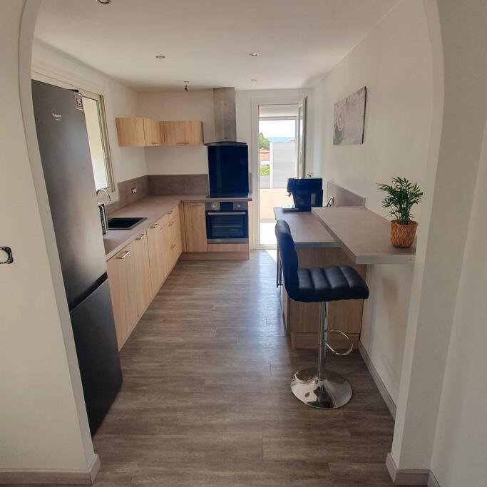Joli Haut De Villa 3 Chambres Climatise Avec Jacuzzi Marignane Bagian luar foto