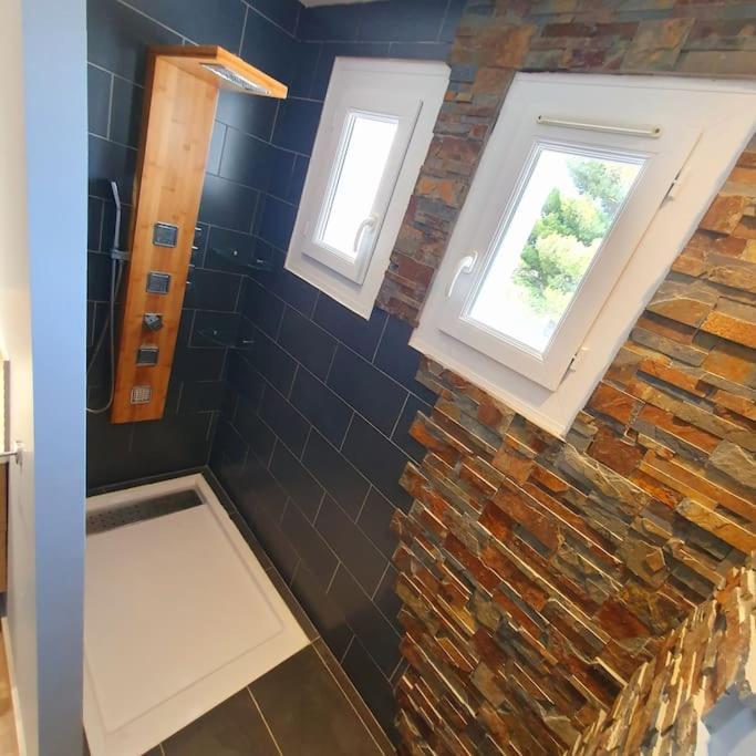 Joli Haut De Villa 3 Chambres Climatise Avec Jacuzzi Marignane Bagian luar foto