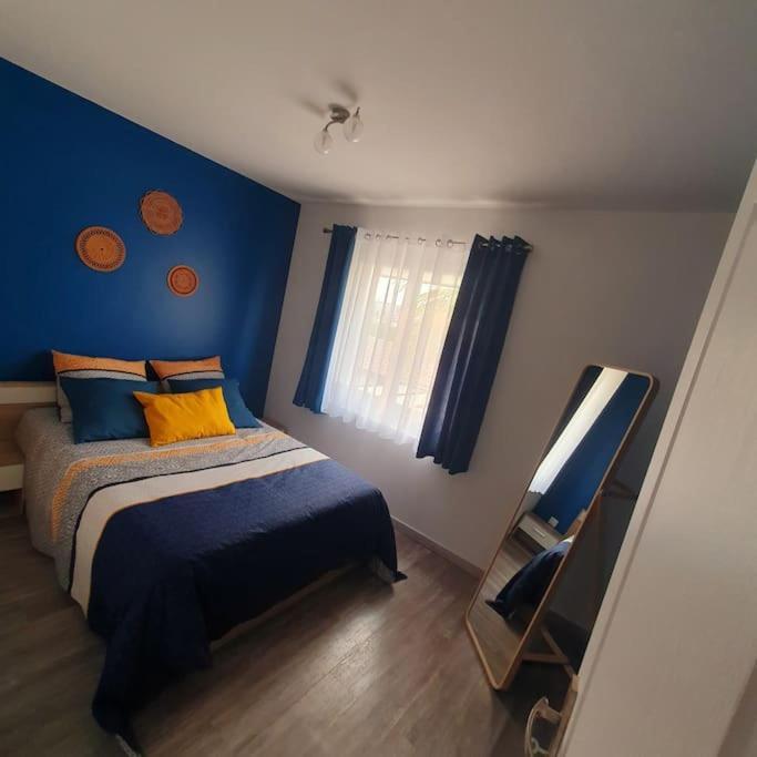 Joli Haut De Villa 3 Chambres Climatise Avec Jacuzzi Marignane Bagian luar foto