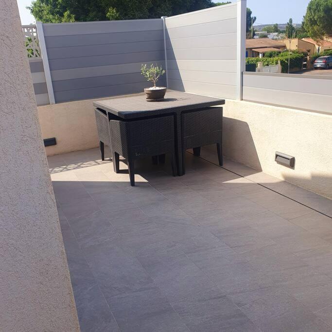 Joli Haut De Villa 3 Chambres Climatise Avec Jacuzzi Marignane Bagian luar foto